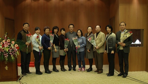 优秀审核员、优秀管理人员与中心领导合影 优秀审核员、优秀管理人员与中心领导合影